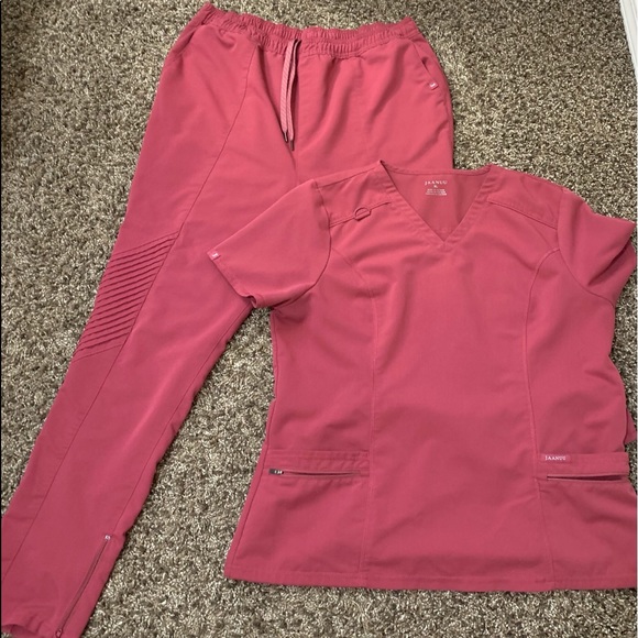 Jaanuu Scrubs, Warm Berry - Picture 1 of 6